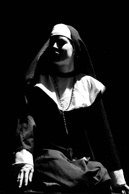 Slovenská herečka Andrea Kerestešová vystoupila v Broumově v divadelním představení Dekameron