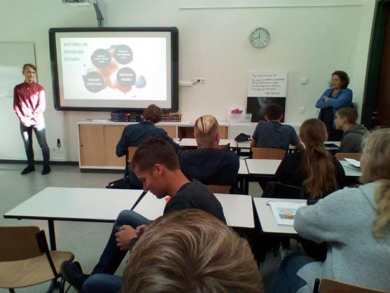 Báječná jízda Holandskem: Broumovští gymnazisté navštívili partnerskou školu ve Warfumu