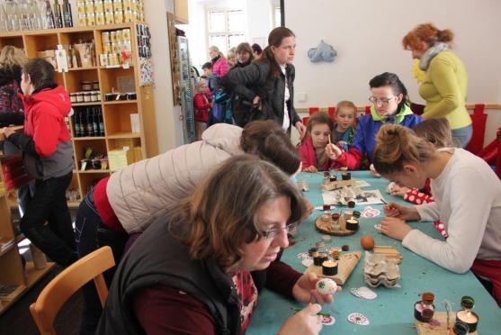 Hledání kuřátek přilákalo do kláštera téměř dvě stě dětí