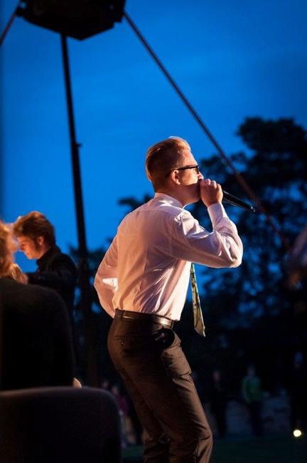 Hvězdy z PSO se snesly do klášterní zahrady. Vznikla tak neopakovatelná tradice venkovních charitativních koncertů 