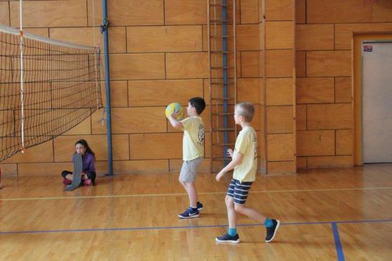 Broumovské volejbalové naděje zatím sbírají zkušenosti