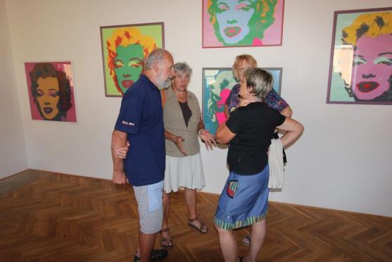 Police nad Metují zve na unikátní výstavu sítotisků Andyho Warhola