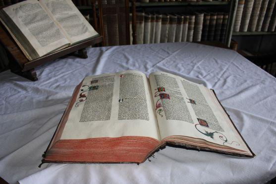 Artefakty, které uvidí prezident v broumovském klášteře