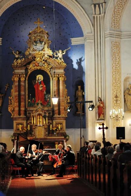 Houslista Josef Kekula: "Je obdivuhodné, jak se vám daří opakovaně naplnit kostely, je krásné tady hrát."