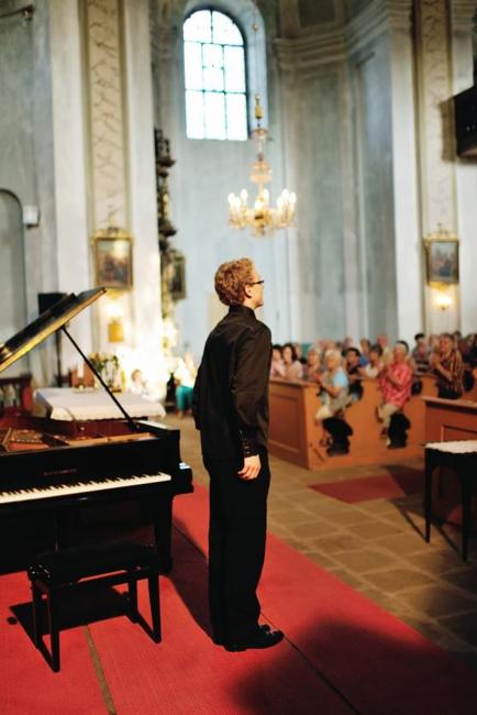 První polovinu festivalu Za poklady Broumovska zakončil koncert klavíristy Karla Vrtišky 