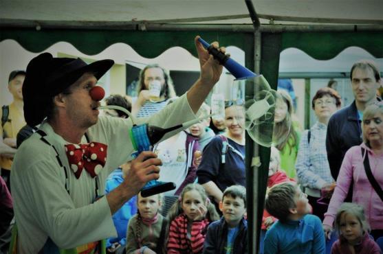 Police nad Metují žila oslavami. Muzeum papírových modelů mělo páté narozeniny