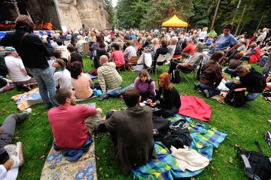 Hradeckou filharmonii poslouchalo ve skalách 1300 diváků 