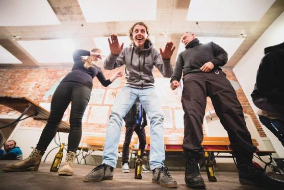 Na slavnostech piva a klobás v Centru Walzel natáčela polská Telewizja Wałbrzych