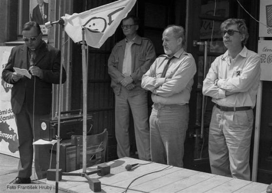 25. let od revoluce. Vzpomínky režiséra Olivera Maliny Morgensterna 