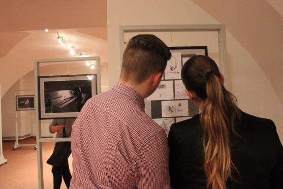 Lapidárium broumovského kláštera zaplnily fotografie Filipa Topola 