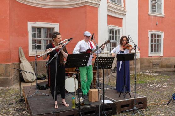 Dobročinnost a skvělé víno – všeho bylo v broumovském klášteře dosti…