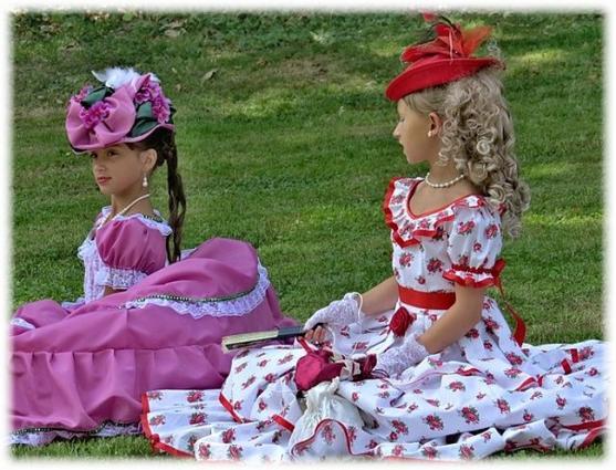 Dámy v nádherných šatech, pánové v cylindrech...Takové byly Zámecké slavnosti v Adršpachu 