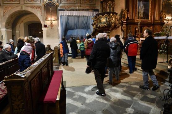 Již po desáté vedly kroky tří vznešených cizinců Broumovem