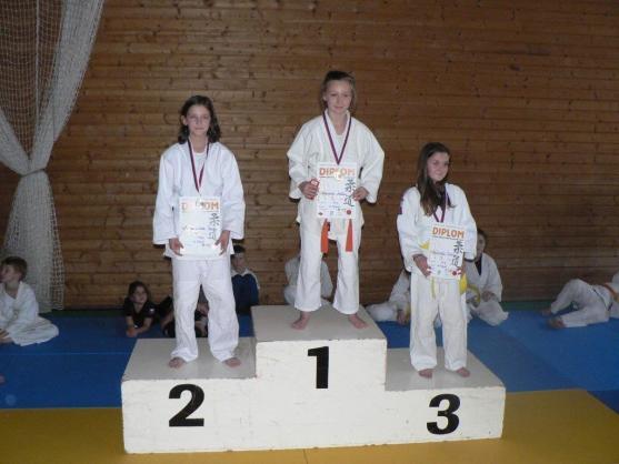 Turnaje v judu se v broumovské Sportovní hale na Spořilově zúčastnily téměř dvě stovky dětí