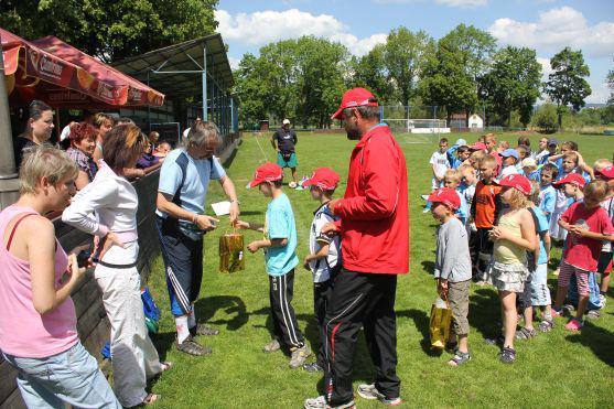 Broumovská fotbalová mladší přípravka hostila na svém hřišti týmy z Jaroměře a Horního Starého Města