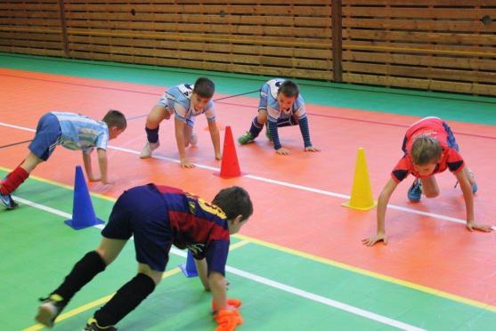 Fotbalová přípravka Slovanu Broumov strávila nedělní dopoledne s Létajícími trenéry