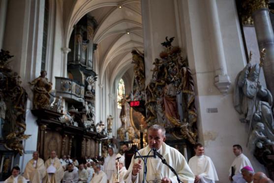 Nový želivský opat převzal požehnání z rukou královéhradeckého biskupa