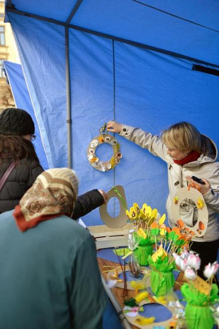 Návštěvníci velikonočního jarmarku oslavili příchod prvního jarního dne