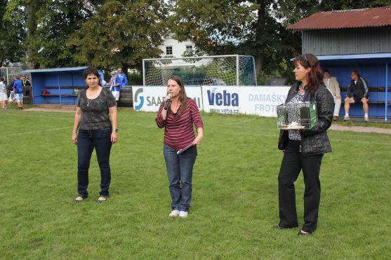 Tým fotbalových legend a herců Arabela pobavil broumovské publikum