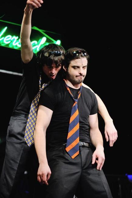 Krasavci Vyhazovači vyprodali broumovské divadlo čtrnáct dní před akcí