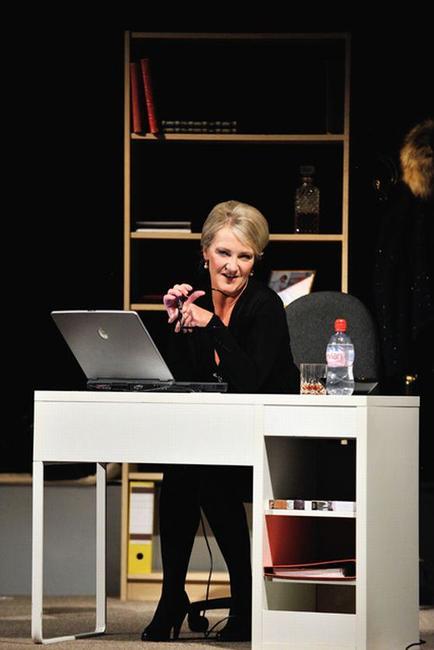 Hradecké Klicperovo divadlo uvedlo v Broumově hru Žárlivost