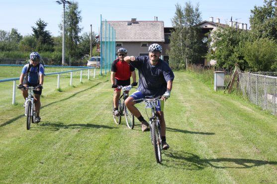Na start cyklistického závodu Okolo Broumova se postavilo 194 závodníků