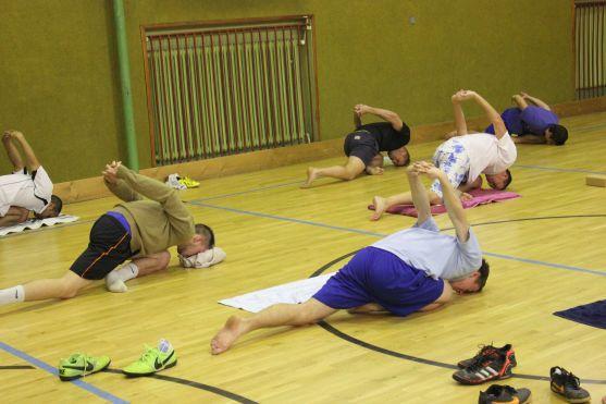 Broumovští fotbalisté se připravují na záchranu v krajském přeboru. Cvičí i jógu