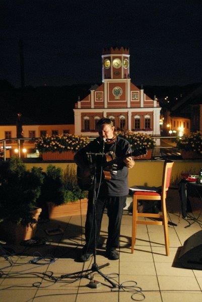 Vladimír Merta hrál na Pellyho Terase v Polici nad Metují 