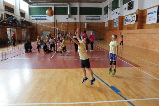 Broumovské volejbalové naděje zatím sbírají zkušenosti