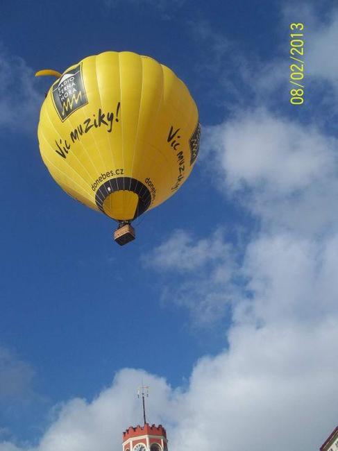 Odlet balónu z Police nad Metují odstartoval projekt 100 startů z českých měst
