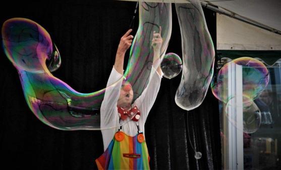 Police nad Metují žila oslavami. Muzeum papírových modelů mělo páté narozeniny