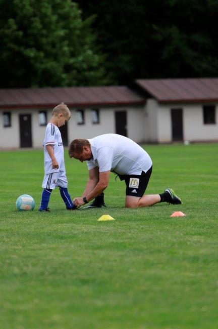 Na fotbalovou školičku přijel legendární sparťan a bývalý reprezentant Horst Siegl 