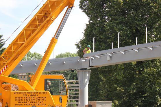 Lávka z Manor House k Hotelu Veba je na svém místě 