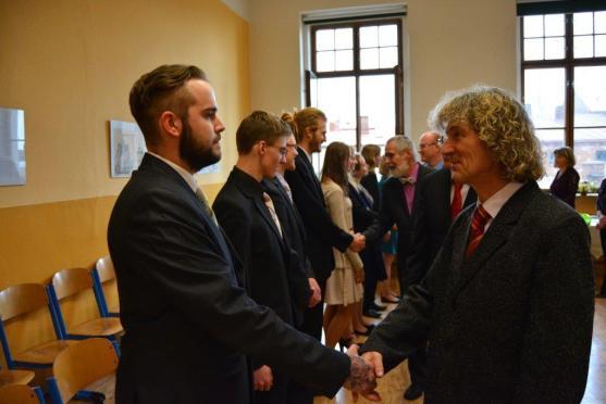 Oktáva úspěšně odmaturovala. Závěrečné slovo třídního učitele 