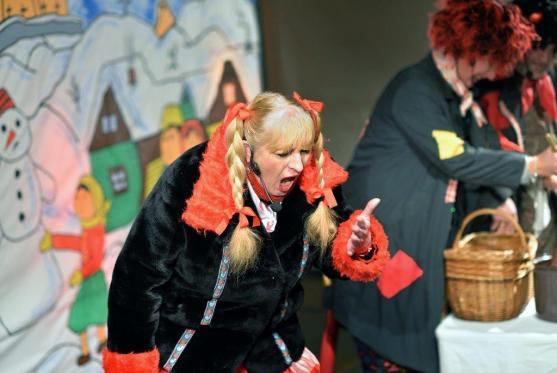 Rozsvícení vánočního stromu v Broumově si nenechaly ujít stovky lidí 