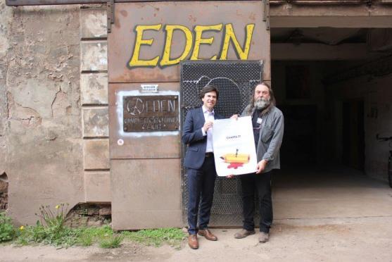 Americký velvyslanec v Broumově navštívil klášter, Masarykovu základní školu a undergroundový klub Eden