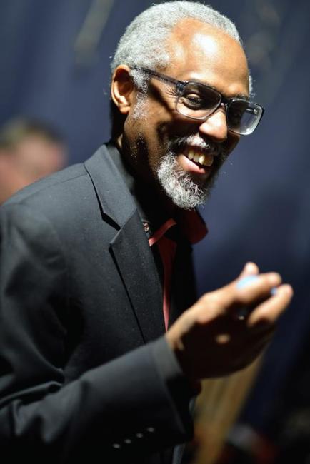 Lee Andrew Davison. Účinkoval ve filmu Šakalí léta, v muzikálu Hair a v sobotu na Plese podnikatelů 