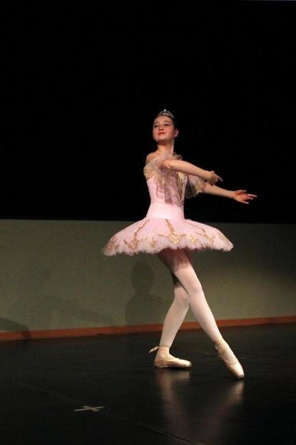 Koncert tanečního oboru ZUŠ Broumov oslavil 15 let práce učitelky a choreografky Heleny Ogriščenkové 