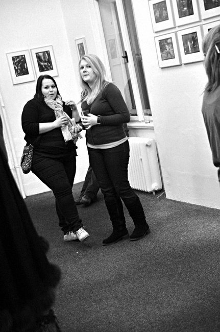 V broumovském Klubu ROK vystavuje své olejotisky Rostislav Krámský 