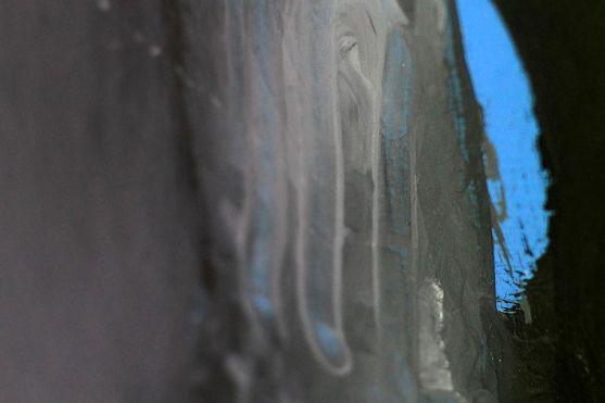 Výstava obrazů Vladimíra Vély Černá hodinka zakončuje první rok provozu Galerie Dům v Broumově 