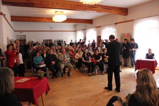 Studenti broumovského gymnázia včera převzali maturitní vysvědčení 
