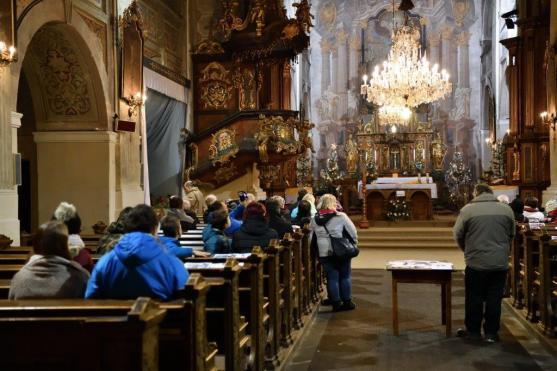 Již po desáté vedly kroky tří vznešených cizinců Broumovem