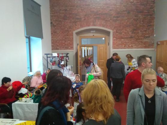 Adventní jarmark v Meziměstí se konal v teple sálu Centra Walzel