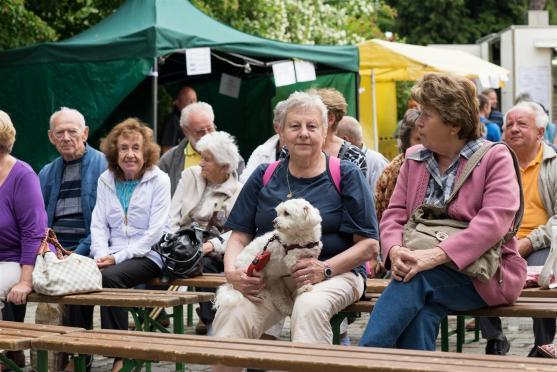 Soutěž českých a polských týmů zahájila sobotní program Broumovské pouti. Vyhrál domácí tým
