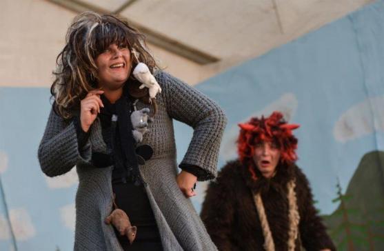 Malé letní divadlení: Je libo pohádky z Krkonoš nebo hradní crazy komedii?