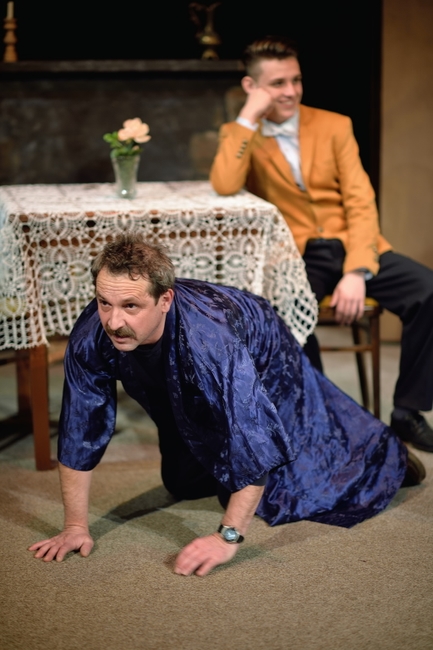 Divadelní soubor Divadlo Broumov sklidil ovace za premiéru francouzské komedie "Mátový nebo citron?"