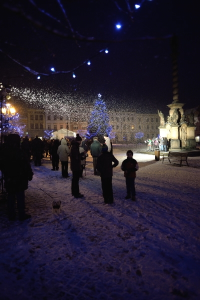 Broumovské náměstí ožilo díky živému betlému