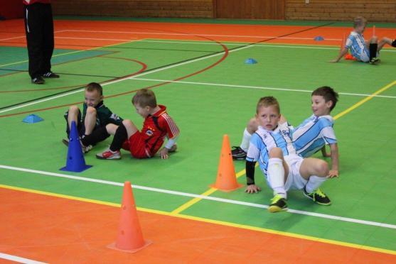 Fotbalová přípravka Slovanu Broumov strávila nedělní dopoledne s Létajícími trenéry