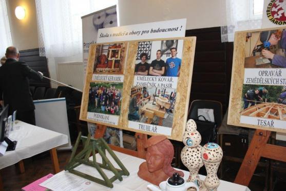 V Náchodě se konala prezentace škol a zaměstnavatelů. Význam setkání ocenil i hejtman Lubomír Franc