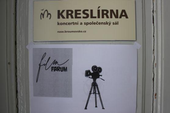 Filmaři během natáčení svačí a chodí na WC